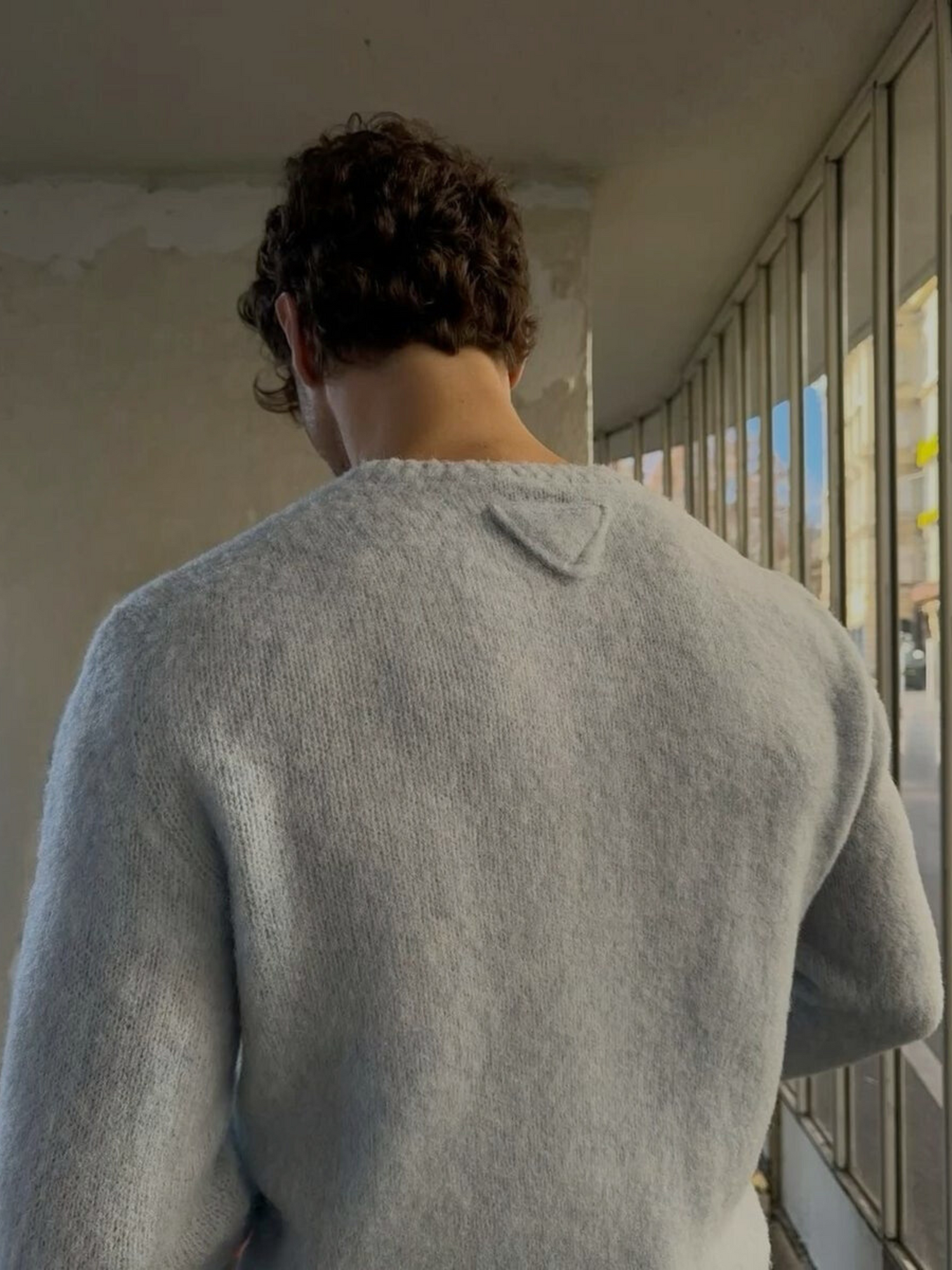 SWEATERS & HOODIES